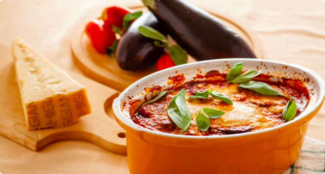 Mesa con ingredientes de la gastronomía del sur de Italia